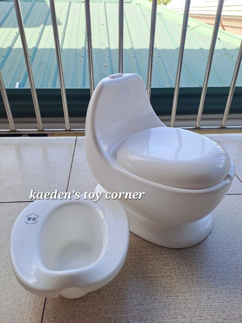 Duri potty train for toddler (Category: Baby Toiletries & Grooming) located in Cebu City. Submitted by kaedenscebu (Listing ID 1455978735, Image 1). Description: Duri Potty train for kids Php950 ▪︎Made in korea ▪︎Realistic design toilet for kids ▪︎Anti slip pads to prevent movement ▪︎Detachable bowl ▪︎Includes a back tank for storage ▪︎Flushing sounds ▪︎Ergonomic comfort ▪︎Battery included ▪︎Srp 2k plus Preloved in good condition Loc: Mabolo cebu