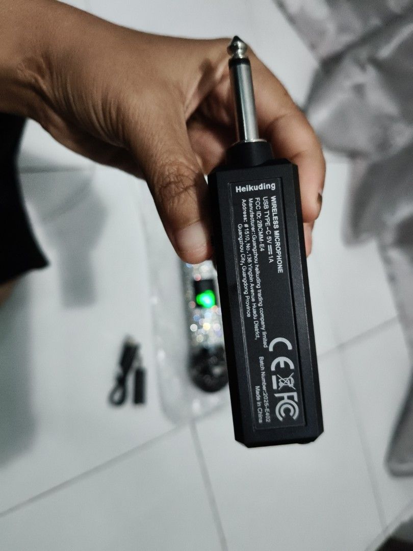 Dynamic wireless microphone (Category: Headphones & Headsets) located in Nilai. Submitted by yanamayy (Listing ID 1455998739, Image 3). Description: - Excellent working condition - Perfect for karaoke and performances.