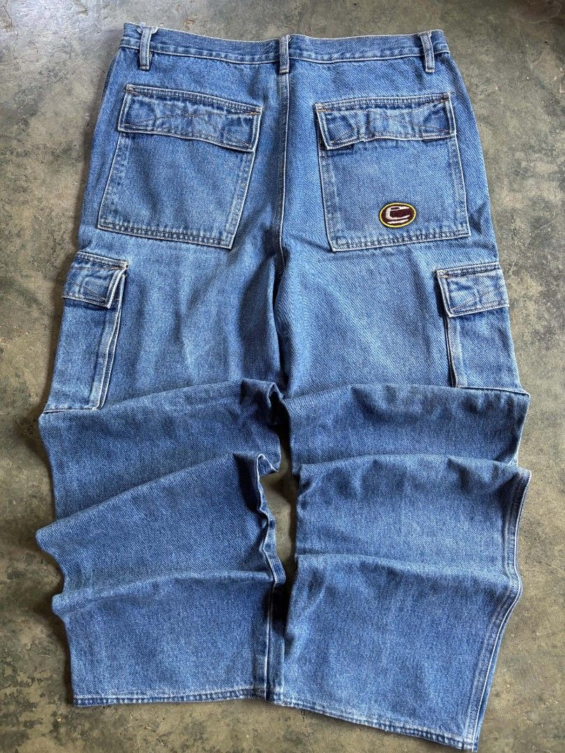 Ecko Unltd. Baggy Denim Cargo Jeans (Category: Jeans) located in Pinamungahan. Submitted by _kimmmvtg (Listing ID 1455889081, Image 2). Description: Ecko Unltd. denim cargo pants 34 Waist 42 Length 10.2 Leg Opening Issue/s: Line Stains 📌Some issues may not be seen or indicated.