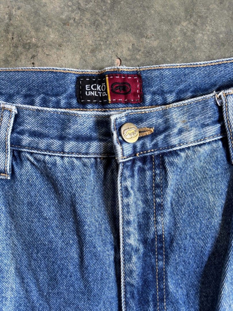 Ecko Unltd. Baggy Denim Cargo Jeans (Category: Jeans) located in Pinamungahan. Submitted by _kimmmvtg (Listing ID 1455889081, Image 3). Description: Ecko Unltd. denim cargo pants 34 Waist 42 Length 10.2 Leg Opening Issue/s: Line Stains 📌Some issues may not be seen or indicated.