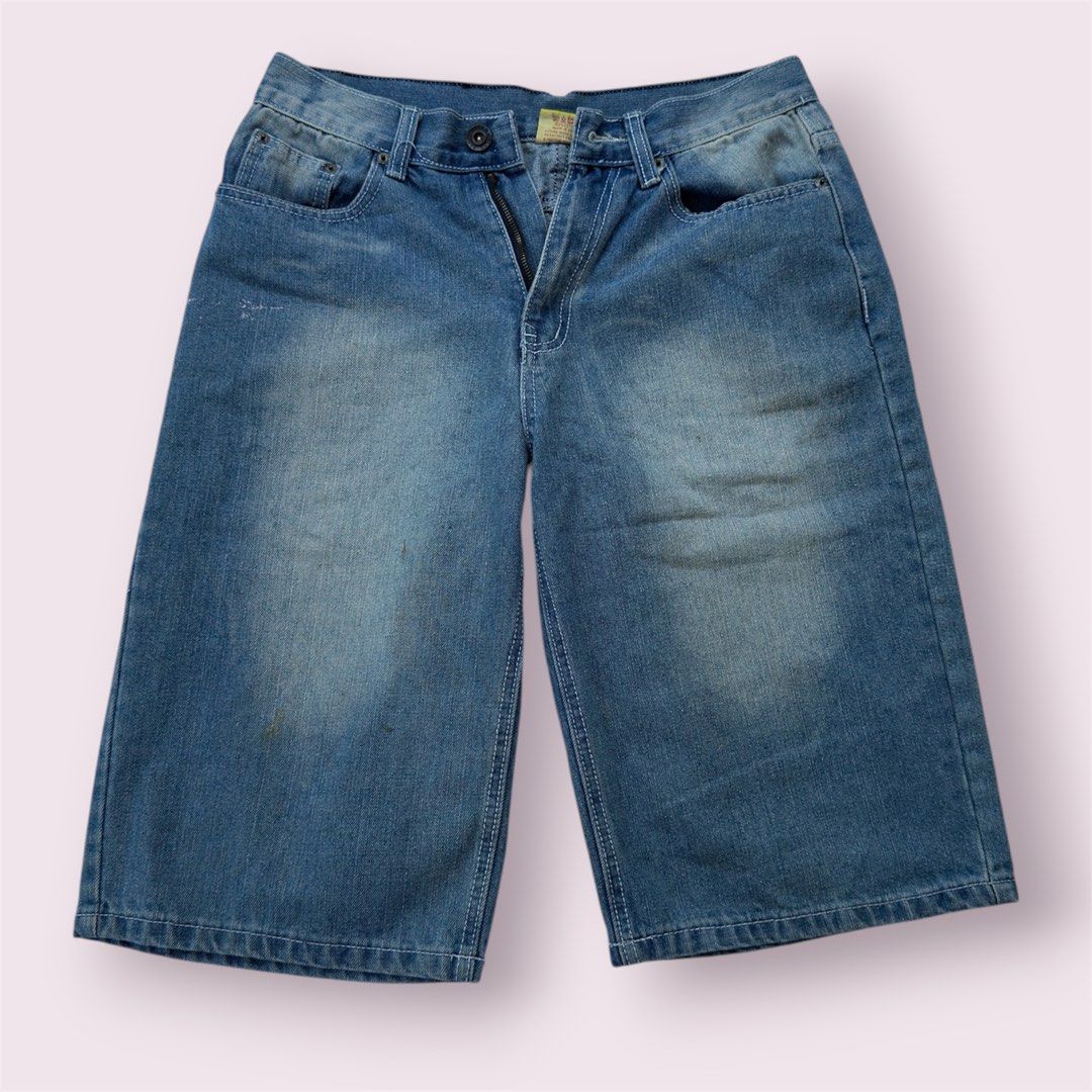 Ecko Unltd Oversized Jorts (Category: Shorts) located in Passi. Submitted by Trifft21 (Listing ID 1455883747, Image 1). Description: Ecko Unltd Oversized Shorts • Good Condition • Good Prints Price: Php 800 + sf Price is negotiable Dm for more details.