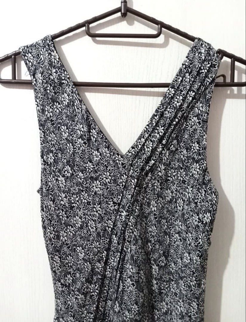 Elegant Slip On Midi Dress (Category: Dresses) located in Makati City. Submitted by declutterx (Listing ID 1456009423, Image 3). Description: Perfect for daily corpo attire. Best fits xs-s girlies RFS: major declutter. .