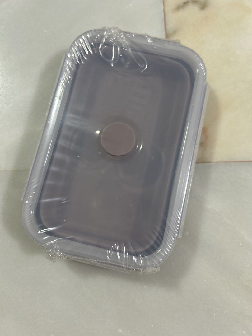 Expandable Tupperware (Category: Food Organisation & Storage) located in Singapore. Submitted by elizaaaaaaaaaa (Listing ID 1455979110, Image 1). Description: Purple colored.