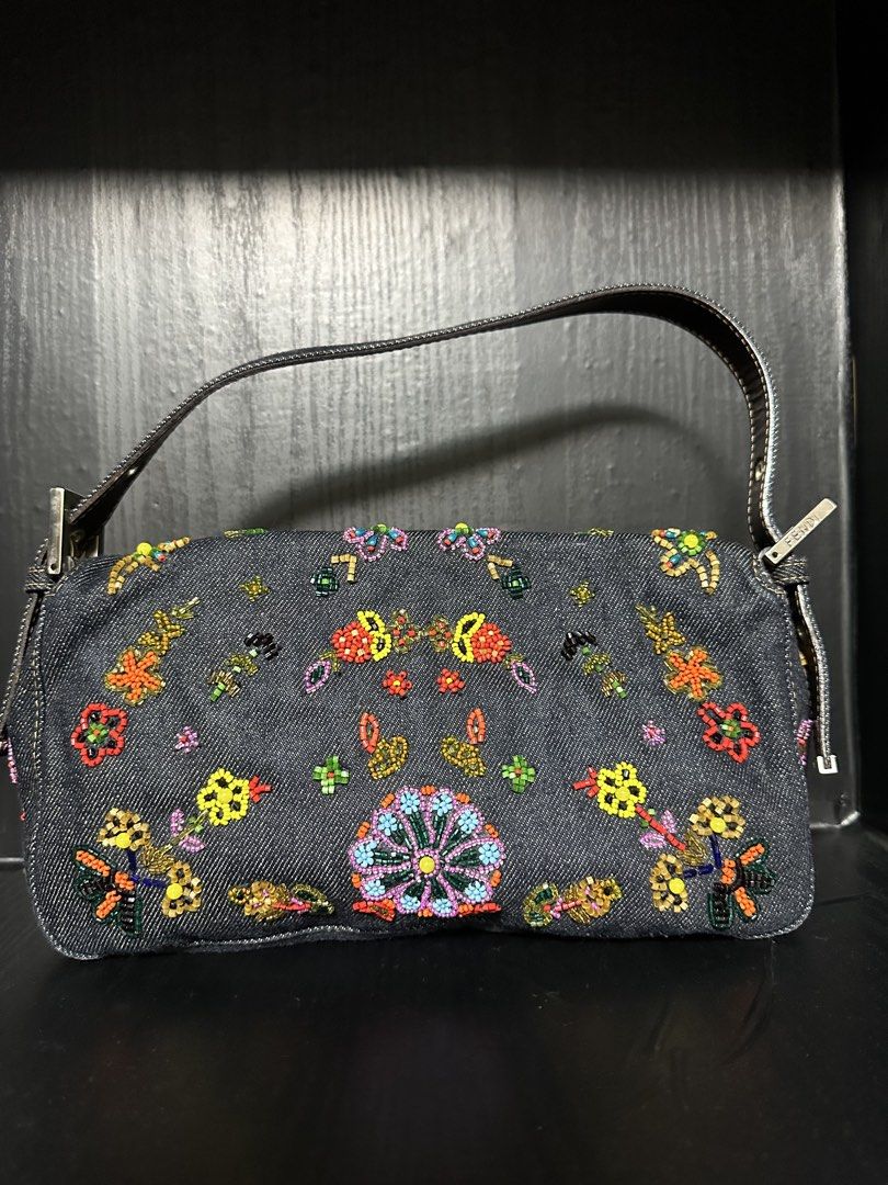 Fendi denim baguette bag (Category: Luxury Bags & Wallets) located in Atok. Submitted by fullroom.dgs (Listing ID 1456007513, Image 3). Description: Fendi denim baguette bag authentic rank a .