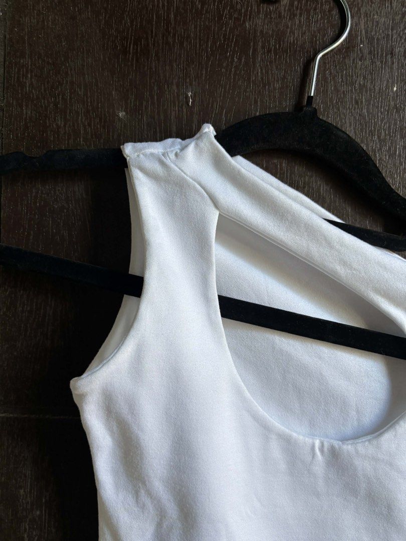 FHILAR Iris One-Shoulder Top (Category: Sleeveless) located in Paranaque City. Submitted by js_485 (Listing ID 1456053074, Image 2). Description: .