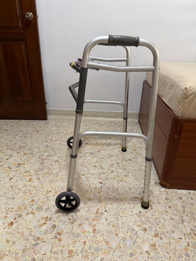 Foldable walker (Category: Other Assistive Aids) located in Singapore. Submitted by gelobolo (Listing ID 1455860992, Image 2). Description: .