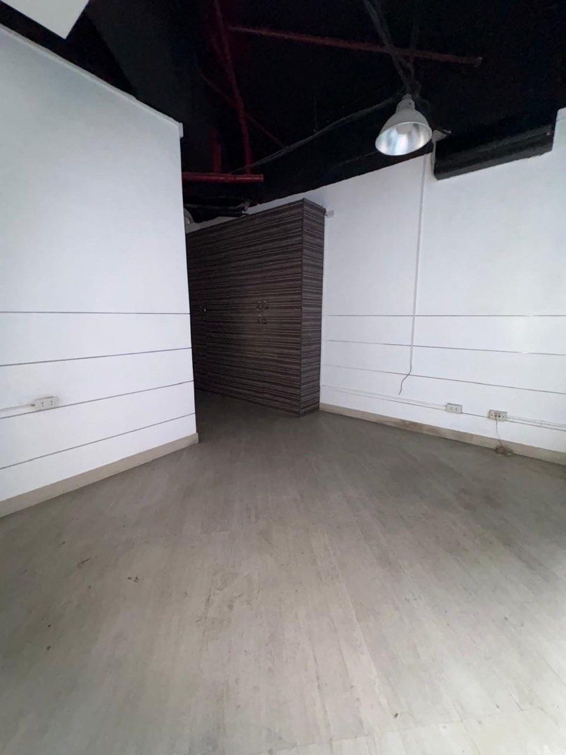 For Rent Ortigas Center (Category: Commercial) located in Mandaluyong City. Submitted by olxph_138268813_reapcpi (Listing ID 1456044759, Image 3). Description: Area: 260sqm Price: P500/sqm .