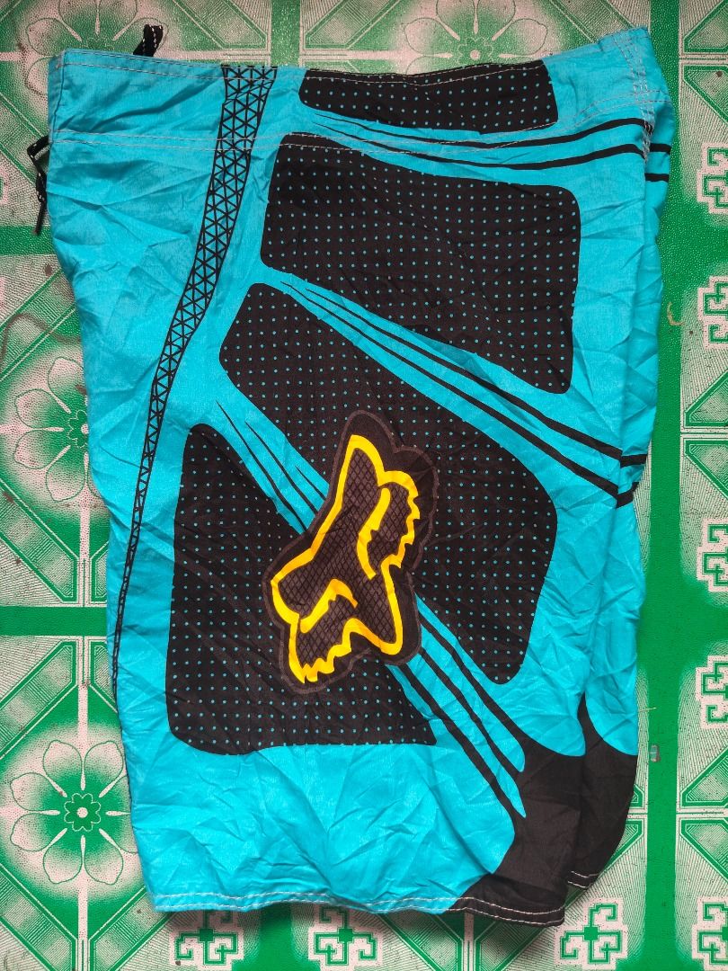 Fox Head Shorts Size 32 Polyester (Category: Shorts) located in Caloocan City. Submitted by balizaclar77072 (Listing ID 1455855411, Image 1). Description: - Blue shorts with iconic Fox Head logo - Made from 100% polyester for durability - Size 32 - Ideal for outdoor activities and adventures.