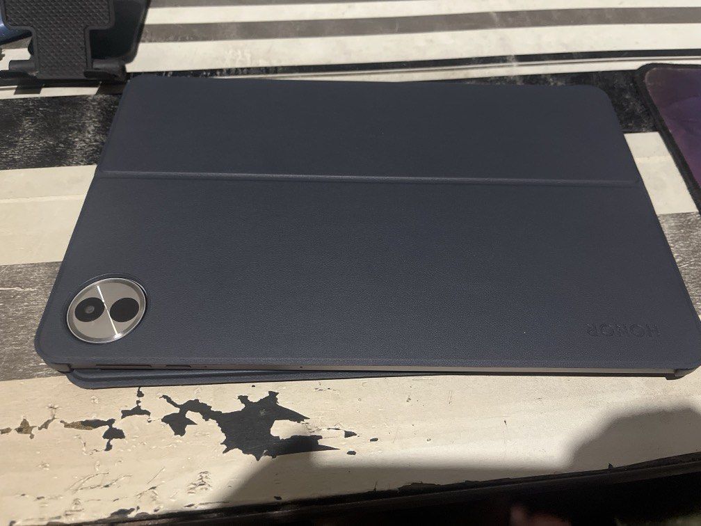 FS: HONOR PAD 10 SLIGHTLY USED 256GB (Category: Android) located in Manila. Submitted by lorenzpospos (Listing ID 1455924749, Image 2). Description: FS: HONOR Pad 10 📱 Bought May 2026 ✅ Original Charger ✅ Original Keyboard ✅ Original Box ✨ Good condition RFS: Need Funds 💸 PM for price, photos, and other details..