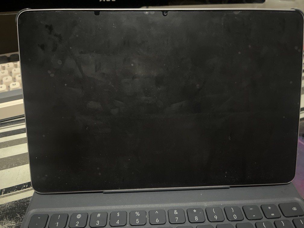 FS: HONOR PAD 10 SLIGHTLY USED 256GB (Category: Android) located in Manila. Submitted by lorenzpospos (Listing ID 1455924749, Image 1). Description: FS: HONOR Pad 10 📱 Bought May 2026 ✅ Original Charger ✅ Original Keyboard ✅ Original Box ✨ Good condition RFS: Need Funds 💸 PM for price, photos, and other details..