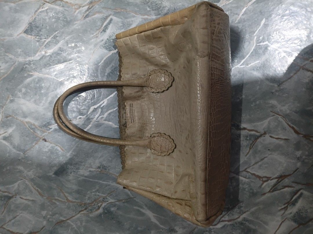 Furla Crocodile Embossed Handbag (Category: Luxury Bags & Wallets) located in Cavite. Submitted by jaimebuala31560 (Listing ID 1455968981, Image 1). Description: - Elegant Furla handbag in a versatile light beige/cream color. - Features a luxurious crocodile embossed texture. - Secure magnetic snap closure for easy access. - Sturdy handles, ideal for comfortable everyday use. - Interior tag details: Model 138791, Size 49..