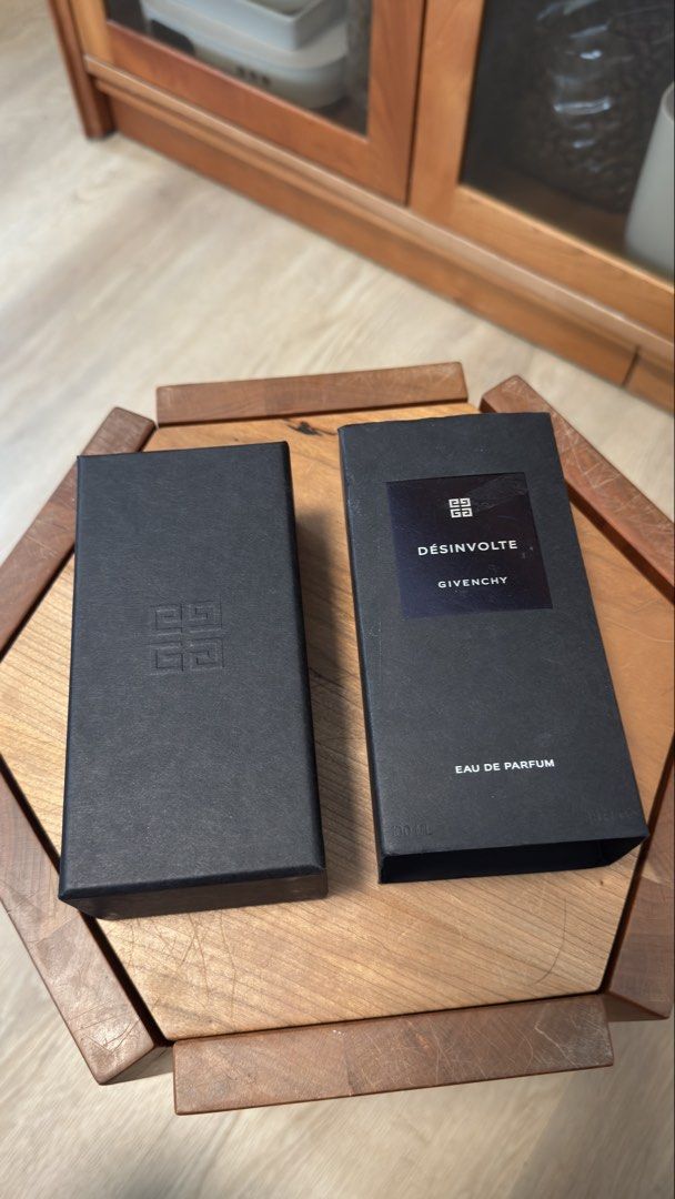 Givenchy （分類：健康及美容 - 香水＆香體噴霧）位於 Hong Kong。 由 morley331 提交（商品編號 1455897541，圖片 3）。簡介： Dèsinvolte Givenchy perfume 100ml 全新未用過 有興趣請Pm 。