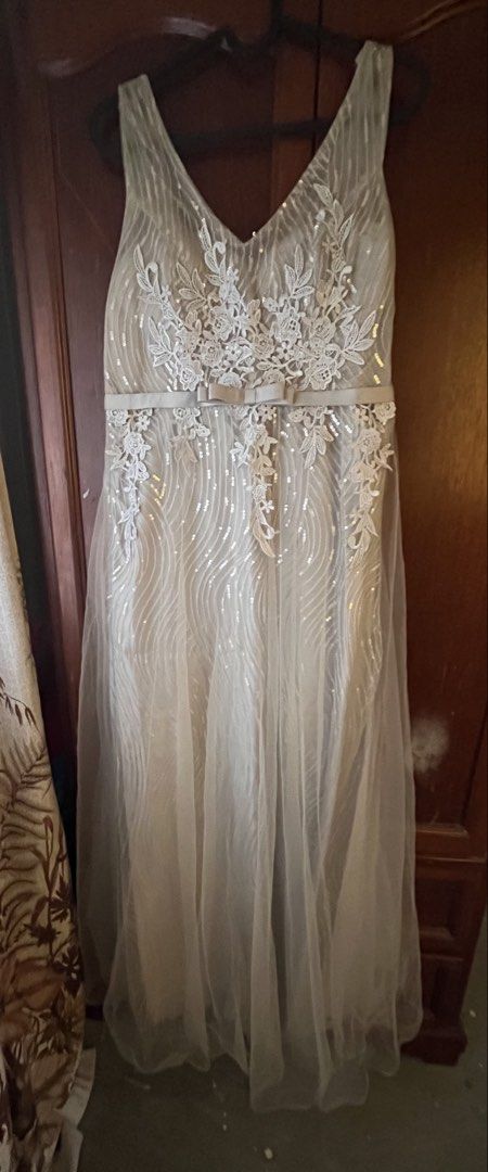 Gown for Ninang (Category: Dresses) located in Bacoor. Submitted by clothestodeclutter (Listing ID 1455933226, Image 1). Description: .