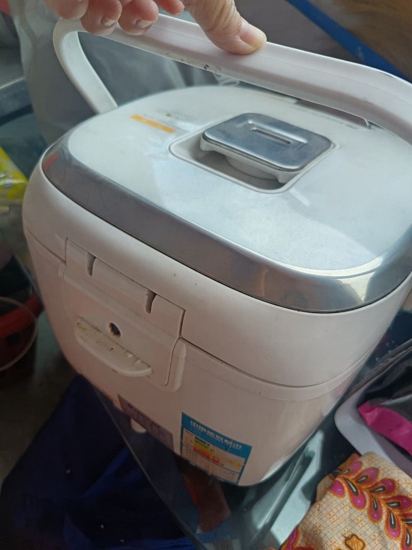 Gree Multi-Functional Electric Rice Cooker (Category: Cookers) located in Bulacan. Submitted by elah29 (Listing ID 1455974792, Image 3). Description: last price 800. good condition..