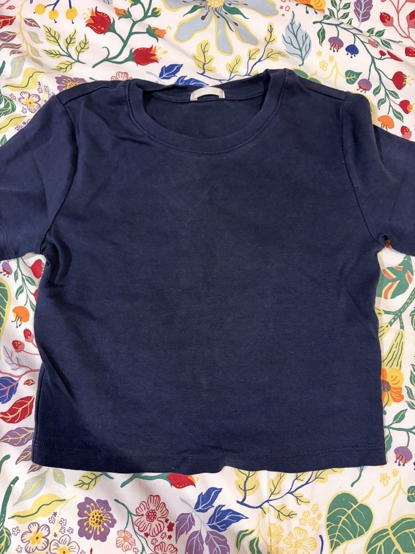 GU Navy Blue Cropped Shirt (Category: Shirts) located in Muntinlupa City. Submitted by monicaleonor (Listing ID 1456011436, Image 1). Description: - cropped and tight fit - soft cotton material .