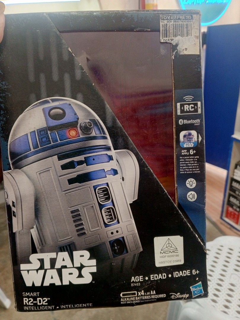 Hasbro Smart R2-D2 (Category: Action & Battle Toys) located in Cebu City. Submitted by neilbox (Listing ID 1455889995, Image 2). Description: Damage box dahil nabasa. bawal sa maselan. loose as is. gumagana nman pag nilagyan nang batt. pero declare ko nalang defective. pwede ako mgprovide nang video. dm lng if interested..