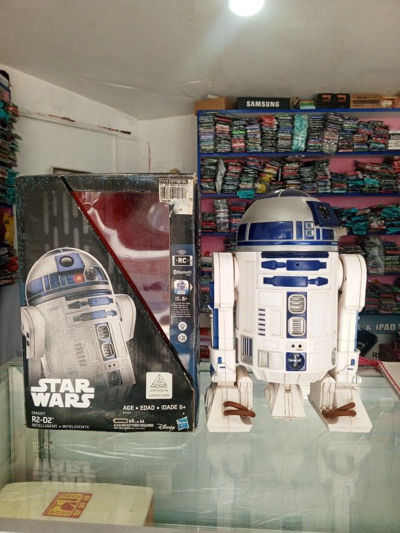 Hasbro Smart R2-D2 (Category: Action & Battle Toys) located in Cebu City. Submitted by neilbox (Listing ID 1455889995, Image 1). Description: Damage box dahil nabasa. bawal sa maselan. loose as is. gumagana nman pag nilagyan nang batt. pero declare ko nalang defective. pwede ako mgprovide nang video. dm lng if interested..