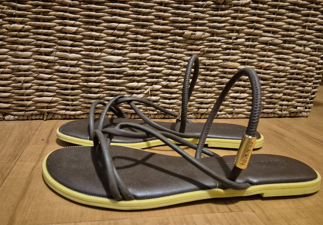 Havaianas Una Manga Sandals (Category: Flats & Sandals) located in Manila. Submitted by stephhiiieee (Listing ID 1455954278, Image 2). Description: Used twice only Size US 7 Bought in store for 3,499.