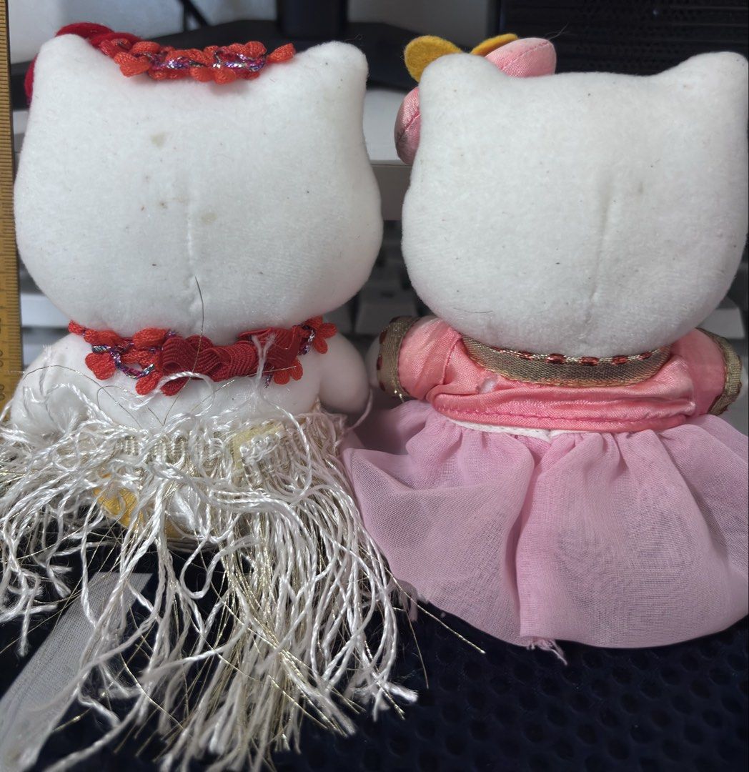 HELLO KITTY COUPLE STUFFTOYS (Category: Plushies & Soft Toys) located in Pasig City. Submitted by Atv26 (Listing ID 1455918818, Image 3). Description: HELLO KITTY COUPLE NEED LABAN J&T Courier.