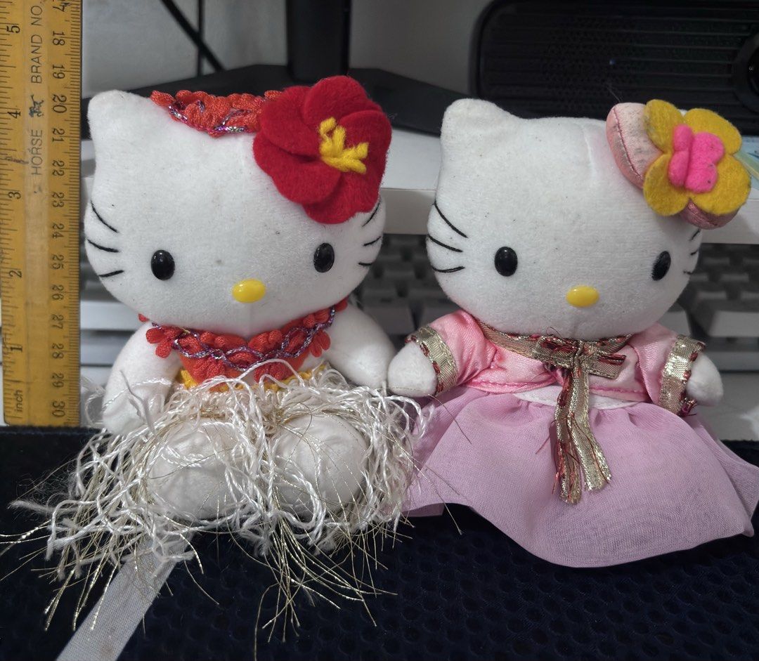 HELLO KITTY COUPLE STUFFTOYS (Category: Plushies & Soft Toys) located in Pasig City. Submitted by Atv26 (Listing ID 1455918818, Image 1). Description: HELLO KITTY COUPLE NEED LABAN J&T Courier.