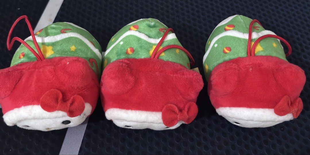 HELLO KITTY TAKE ALL (Category: Character Goods) located in Pasig City. Submitted by Atv26 (Listing ID 1455921744, Image 2). Description: 6PCS HELLO KITTY TAKE ALL Maganda pang sabit sa xmas tree Tag 7/11 and mcdo J&T Courier.
