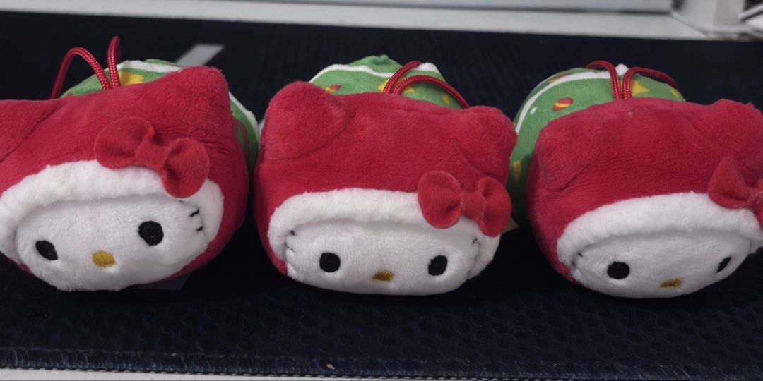 HELLO KITTY TAKE ALL (Category: Character Goods) located in Pasig City. Submitted by Atv26 (Listing ID 1455921744, Image 1). Description: 6PCS HELLO KITTY TAKE ALL Maganda pang sabit sa xmas tree Tag 7/11 and mcdo J&T Courier.