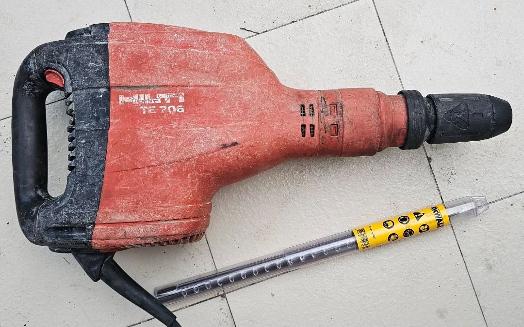 Hilti TE 706 Demolition Hammer with Case (Category: Construction Tools & Equipment) located in San Pedro. Submitted by bossnonong (Listing ID 1455970191, Image 3). Description: - Hilti TE 706 demolition hammer - Includes original Hilti red case - Comes with a drill bit - Previously used, but in good working condition - Ideal for heavy-duty demolition jobs - Sold as is.