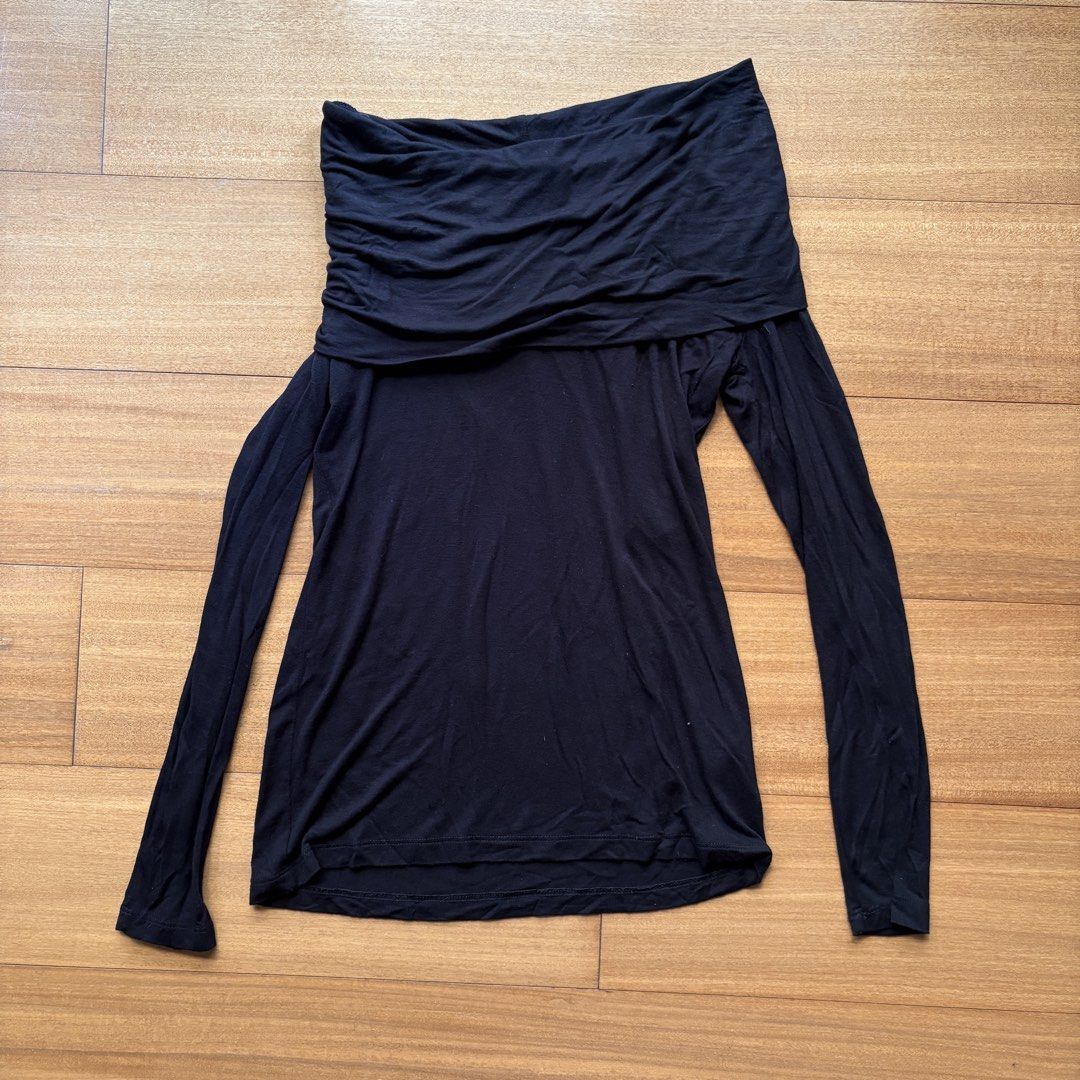 H&M Black Off-shoulder Y2K Longsleeve (Category: Blouses) located in Muntinlupa City. Submitted by stuki14 (Listing ID 1455916368, Image 1). Description: Sample image is similar to how the product looks like when worn.
