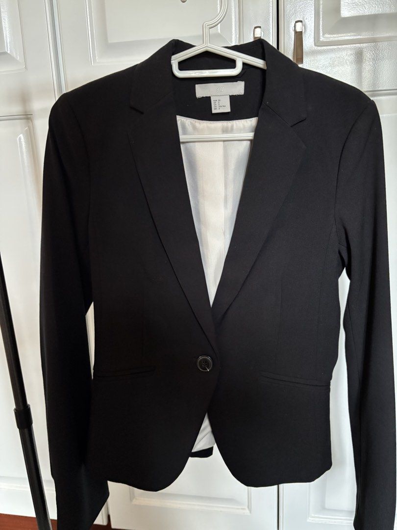 H&M Black Single Button Blazer (Category: Coats, Jackets and Outerwear) located in Quezon City. Submitted by thyca (Listing ID 1455867447, Image 2). Description: - Classic black blazer from H&M - Single button closure - Sharp, professional lapel design - Smooth, light-colored lining - Versatile for work or smart casual outfits - Easily pairs with trousers or skirts - Used twice only.