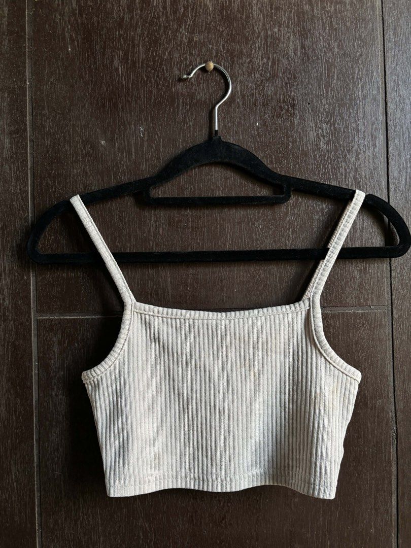 H&M Cropped Ribbed Tank Top (Category: Sleeveless) located in Paranaque City. Submitted by js_485 (Listing ID 1456052892, Image 1). Description: .
