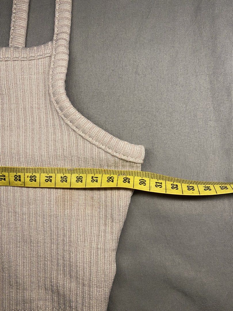 H&M Cropped Ribbed Tank Top (Category: Sleeveless) located in Paranaque City. Submitted by js_485 (Listing ID 1456052892, Image 3). Description: .
