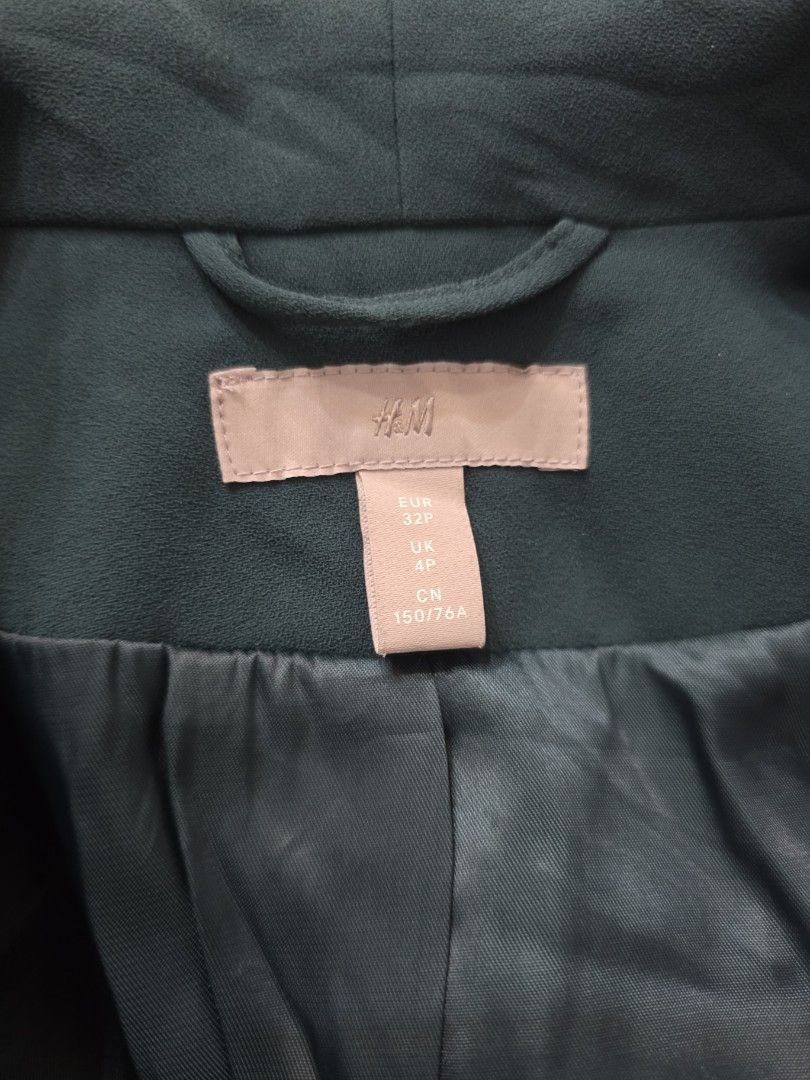 H&M Teal Open Front Blazer with 3/4 Sleeves (Category: Coats, Jackets and Outerwear) located in Bulacan. Submitted by declutterwithme4 (Listing ID 1455934739, Image 2). Description: - Teal blazer - Open front design - 3/4 length sleeves - Tailored fit - Fabric with a slight sheen - Front pockets - Versatile for smart casual, work, or night out looks - Can fit to small-medium.