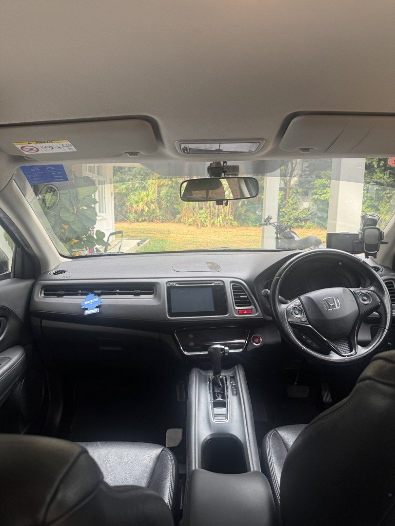 Honda HR-V 1.5 LX (A) (Category: Used Cars) located in Singapore. Submitted by davep29 (Listing ID 1455929384, Image 2). Description: Dark grey Honda HR-V. Interior is black leather. Automatic transmission. Good for city driving and short trips. Well maintained. Ready for a new owner. Contact me for viewing..
