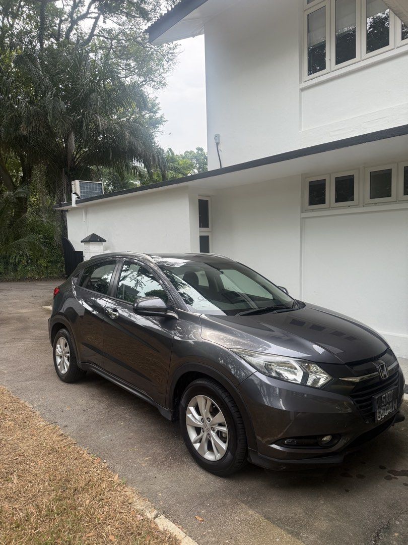 Honda HR-V 1.5 LX (A) (Category: Used Cars) located in Singapore. Submitted by davep29 (Listing ID 1455929384, Image 3). Description: Dark grey Honda HR-V. Interior is black leather. Automatic transmission. Good for city driving and short trips. Well maintained. Ready for a new owner. Contact me for viewing..