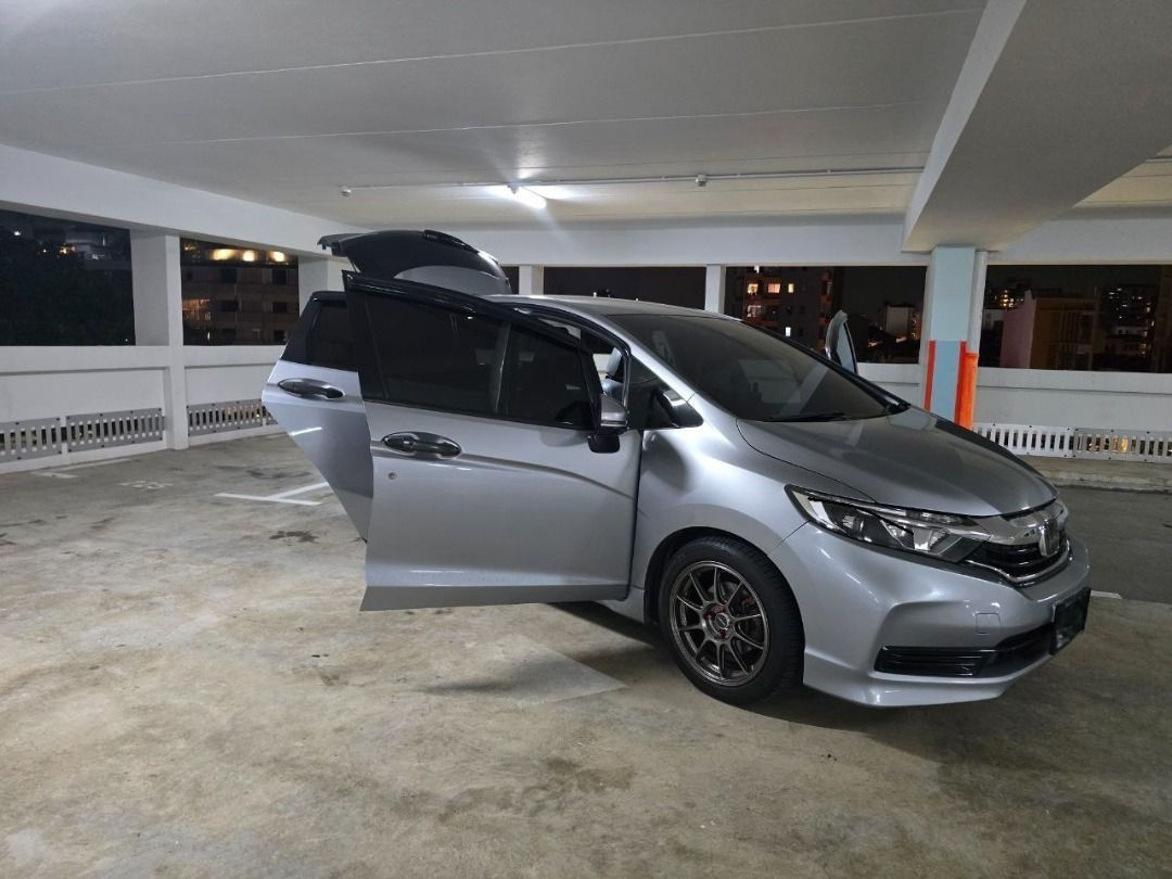 Honda Shuttle 1.5 G Keyless/Navi Honda Sensing (A) (Category: Used Cars) located in Singapore. Submitted by stylo.gadgets (Listing ID 1455946674, Image 3). Description: Core Specs • Engine: 1.5L 4-cylinder inline 16-valve DOHC i-VTEC • Power Output: 127 hp and 155 Nm of torque • Transmission: 7-Speed Automatic CVT (Continuously Variable Transmission) • Fuel Economy: ~22 km/L (full tank yields up to 760 km) • Boot Capacity: 570L (expands significa