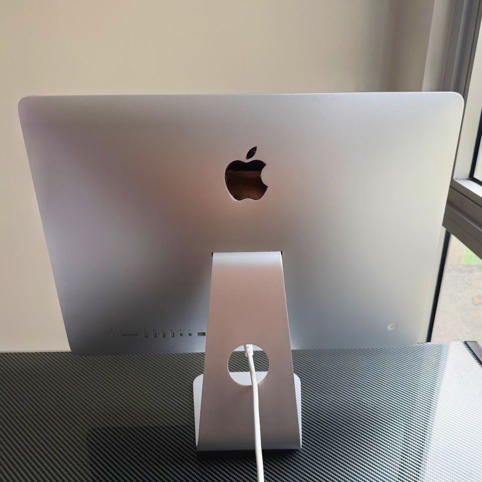 iMac 21.5 2012 (Category: Desktops) located in Pasay City. Submitted by quickdeer_b6fe34 (Listing ID 1455888610, Image 2). Description: Apple All-in-One iMac 21.5 2012 Model 8+256 Selling for 12000p No bargaining, do not come if you want to bargain .
