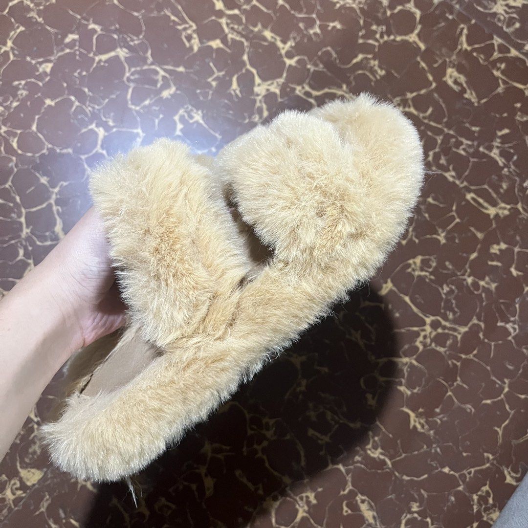 INDOOR SLIPPERS (Category: Slippers and slides) located in Bulacan. Submitted by yangg___ (Listing ID 1455920761, Image 2). Description: Size: 38-39 (best fit 37-38).
