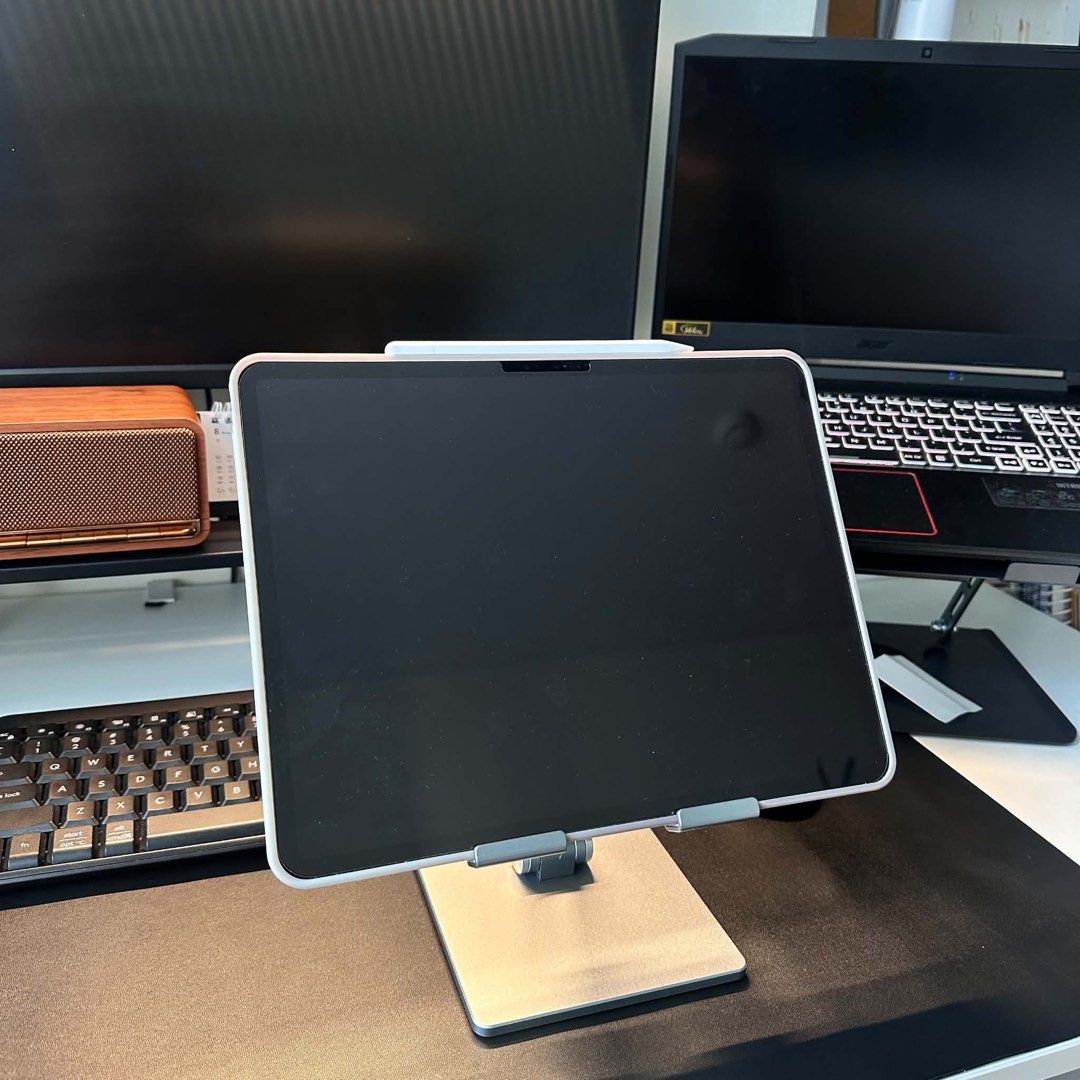 IPAD / TABLET STAND (Category: iPad) located in Manila. Submitted by vxnclo (Listing ID 1455883484, Image 2). Description: brandnew sturdy, can hold my 13" ipad air never used with box pa rfs: mali color.