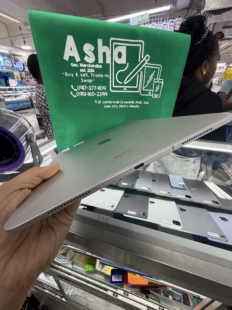 IPad Pro M4 13inch 1 Terabyte CELLULAR (Category: iPad) located in San Juan City. Submitted by asniebasher (Listing ID 1455906680, Image 2). Description: FOR SALE/SWAP (RFS: BUY&SELL) * iPad Pro 13inch * M4 chips (NANO TEXTURE GLASS) * 1 TERABYTE * Wifi & CELLULAR (SIM) * 92% BH * NO ISSUE * NO REPAIR / HIDDEN ISSUE * Complete w/box same serial F R E E B I E S. ✨ ~ clear case ~ screen protector MODE OF PAYMENT ✔️COD - additional shipping Fee (Che