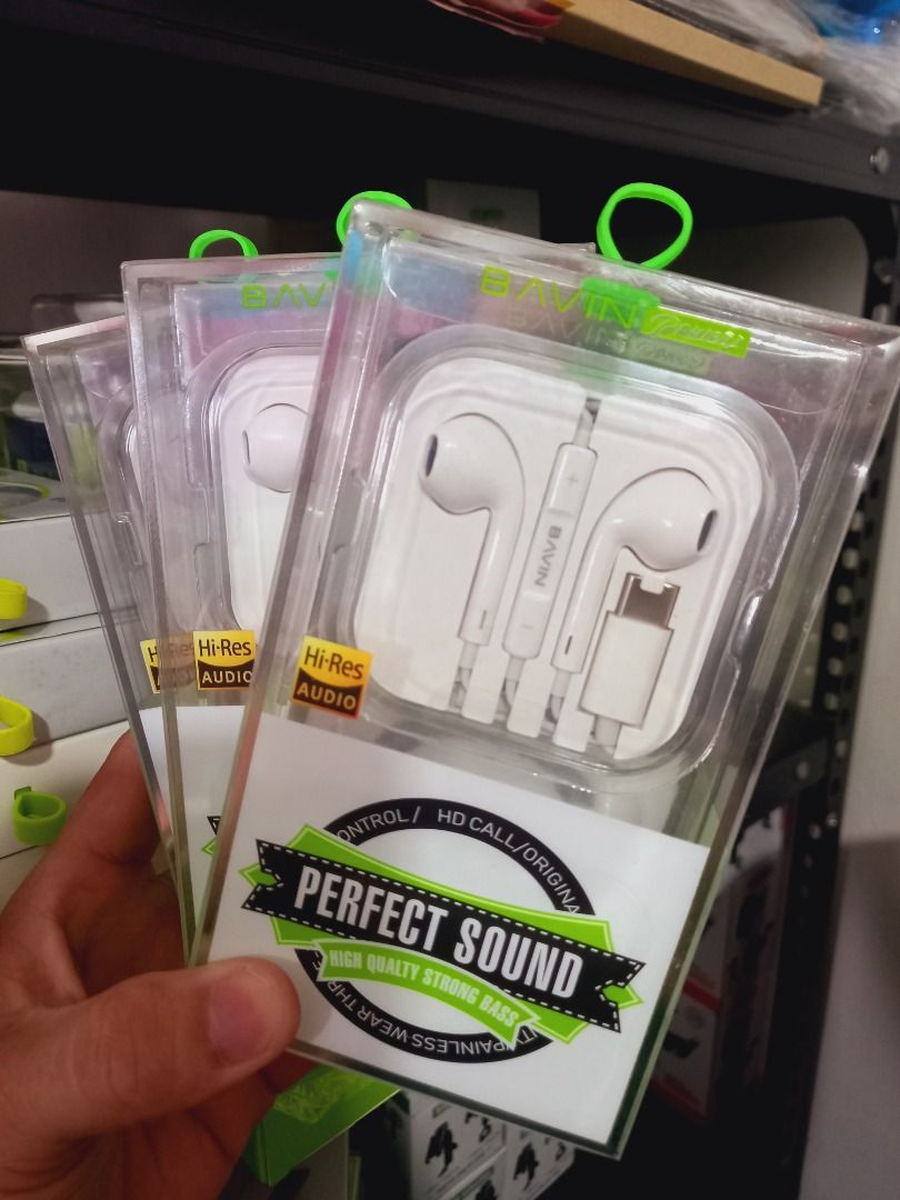 IPHONE EARPHONE LIGHTNING AND TYPE C (Category: Earphones) located in Pasig City. Submitted by gentle_jerico (Listing ID 1455974805, Image 1). Description: - BAIVIN HX833 Earphones - -Res Audio for superior sound quality - High-quality, strong bass - Comfortable design for extended listening sessions - Built-in microphone for hands-free calls - Integrated music controls (play/pause, volume) - Supports track switching (up/down) - Ideal for both mu