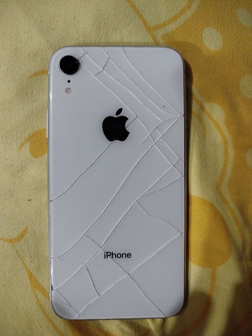 iPhone XR 256GB (Category: iPhone X Series) located in Manila. Submitted by truefish_0bb1dc (Listing ID 1455935842, Image 3). Description: IPhone XR 256GB No sim restriction Working Face ID and Truetone 100% Battery (Newly Replaced) Issue: Backglass Volume down not working Inclusion: Unit and Case only Location: QC Meet up or Halfway.