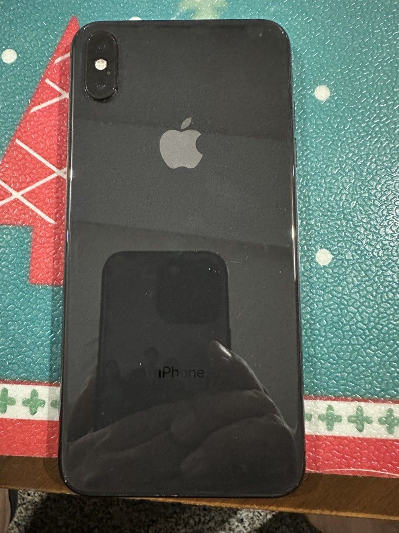 Iphone Xs Max (Category: iPhone X Series) located in Quezon City. Submitted by carl.sy. (Listing ID 1455993873, Image 2). Description: Complete package: Unit, Original Charger, Usb, Original earphone, Box and manual and 3 cases. No issue, all features working perfectly..