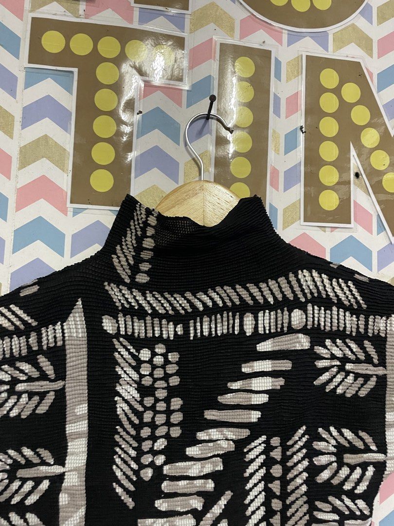 ISSEY MIYAKE (Category: Other Tops) located in Pasir Mas. Submitted by original_bundle (Listing ID 1456019708, Image 2). Description: AUTHENTIC.