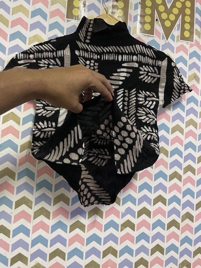 ISSEY MIYAKE (Category: Other Tops) located in Pasir Mas. Submitted by original_bundle (Listing ID 1456019708, Image 3). Description: AUTHENTIC.