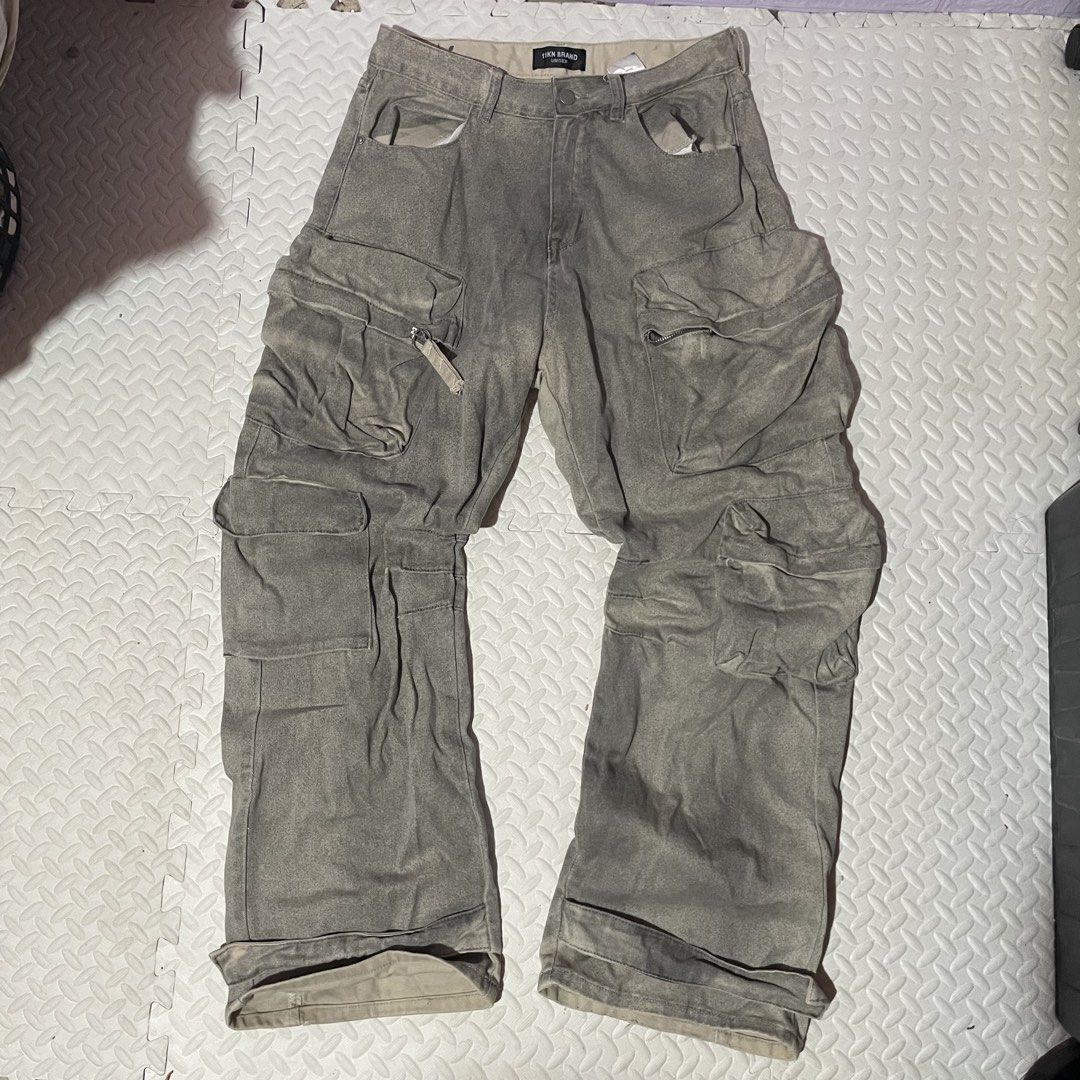 IVN BRAND Grey Washed Cargo Pants (Category: Jeans) located in Zamboanga. Submitted by selvege (Listing ID 1455906553, Image 1). Description: - IVN BRAND Grey Washed Cargo Pants - Baggy fit, estimated size 32 waist - Multiple pockets, some with zippers - Ideal for a streetwear aesthetic - Feel free to ask questions! W32 L43 Hem 10.5.