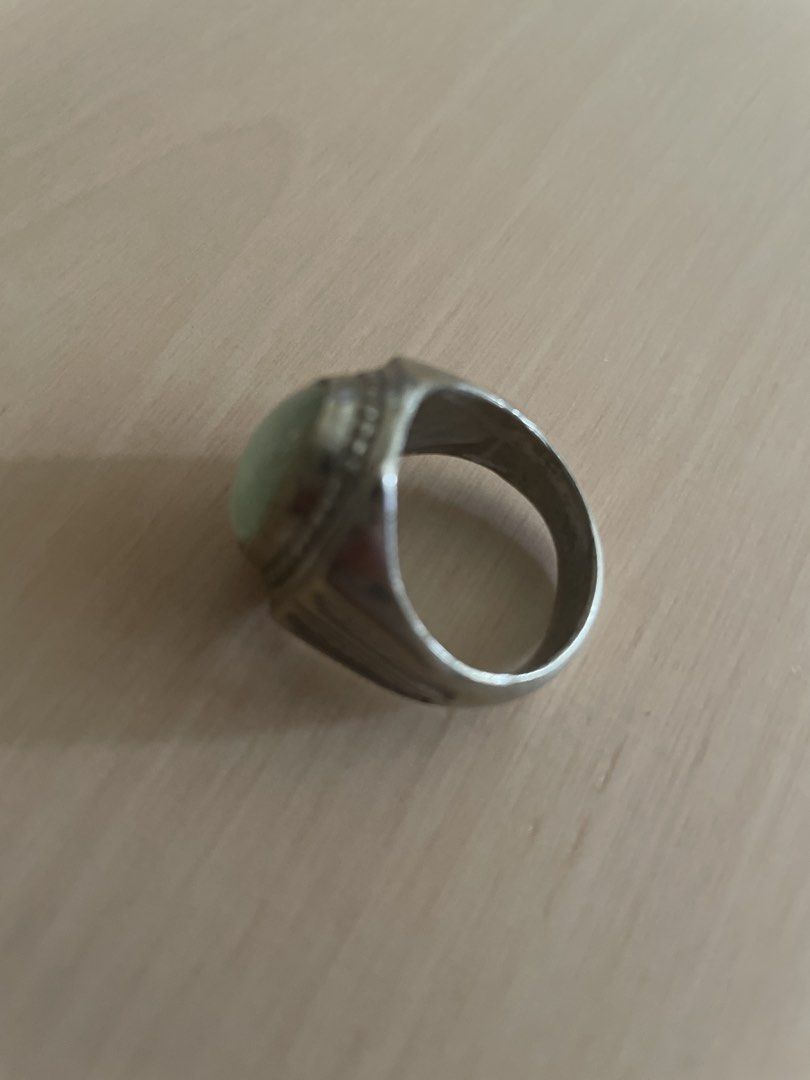 Jade ring (Category: Jewelry) located in Singapore. Submitted by kingsmen65 (Listing ID 1455904516, Image 4). Description: Preloved jade ring .