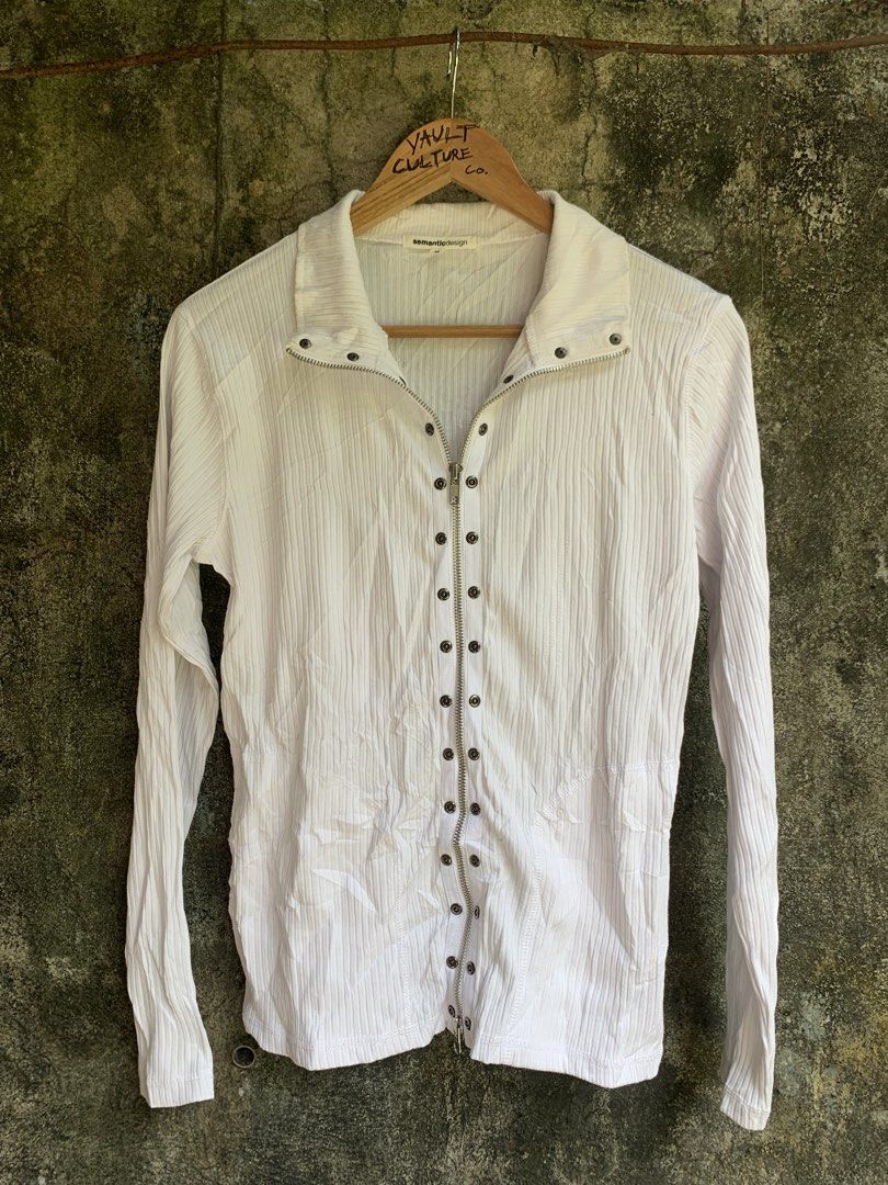 Japan Semantic Design White Ribbed Zip-Up Long Sleeve (Category: Longsleeves) located in Roxas City. Submitted by vaultcultureco. (Listing ID 1455920308, Image 2). Description: - White long sleeve top - Brand: Semantic Design - Features a ribbed texture all over - Zip-up front with snap button details - Collar can be worn up or down - Size: Medium (M) - Perfect for layering or wearing solo.