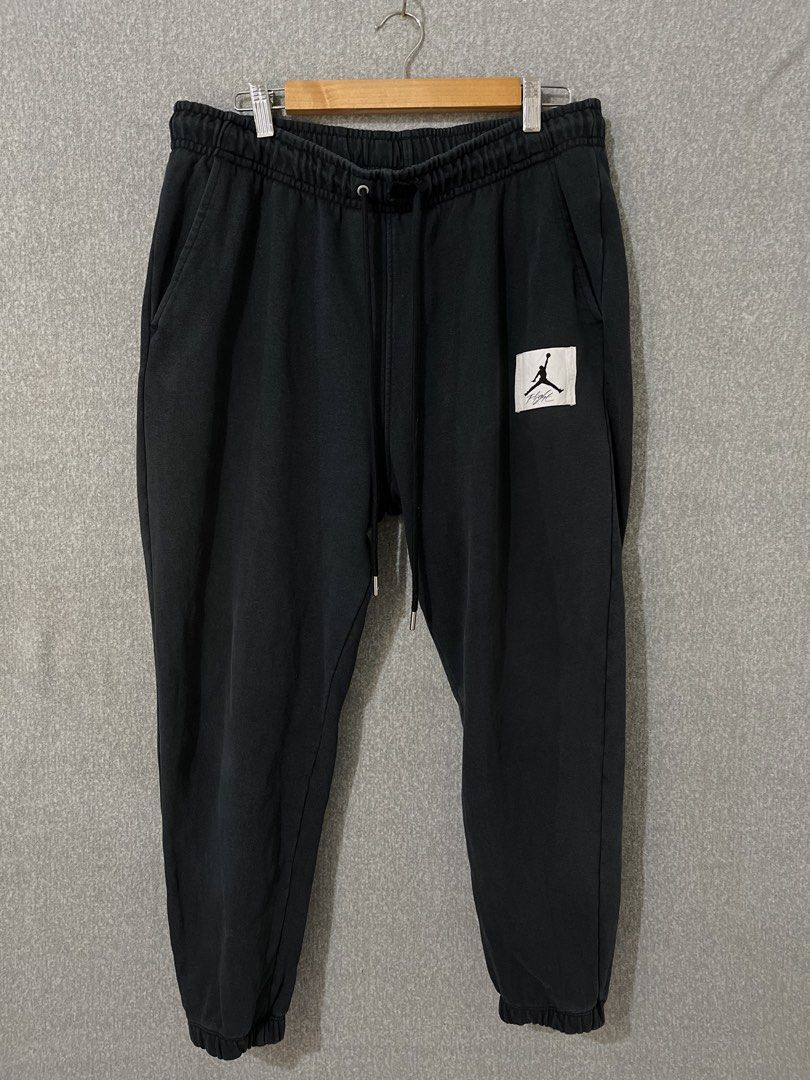 Jordan Flight fleece men’s sweatpants (Category: Joggers) located in Dumaguete. Submitted by thriftque (Listing ID 1456048347, Image 1). Description: Good condition Dimes: 18x37 (2xl on tag) Color rate: 8.5/10 Issue: see last pic.