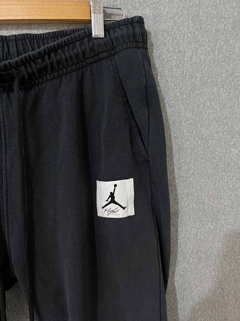 Jordan Flight fleece men’s sweatpants (Category: Joggers) located in Dumaguete. Submitted by thriftque (Listing ID 1456048347, Image 2). Description: Good condition Dimes: 18x37 (2xl on tag) Color rate: 8.5/10 Issue: see last pic.