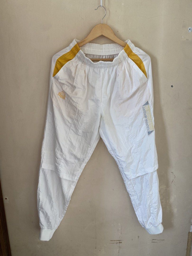 Kappa spoert jogger pants (Category: Joggers) located in Bocaue. Submitted by pards23 (Listing ID 1455932308, Image 1). Description: Size 30-35 L39 No issue Like new Needwash .